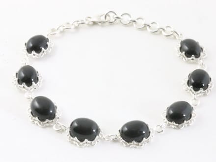 Bewerkte zilveren armband met onyx