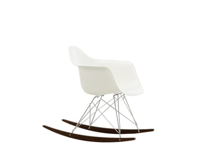 Vitra - RAR Eames Plastic Armchair - wit - verchroomd - sleden esdoorn donker