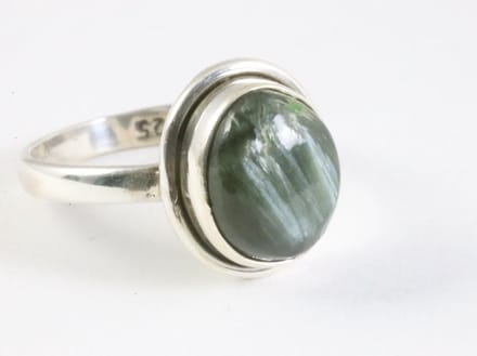 Fijne zilveren ring met groene serafiniet - maat 19