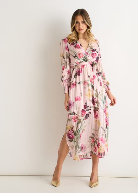 Roze midi-jurk met bloemenprint en glinsterende chiffon overslag