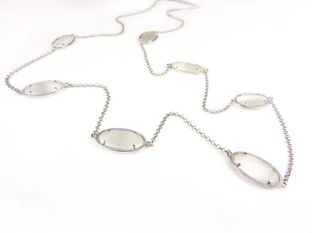 Zilveren halssnoer halsketting collier Model Oval met witte stenen