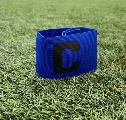 Aanvoerdersband 'C' - JUNIOR - Blauw | Klittenband & elastisch verstelbaar