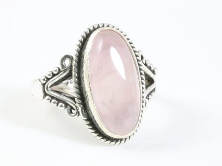 Bewerkte zilveren ring met rozenkwarts - maat 16.5