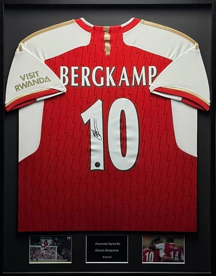 Dennis Bergkamp Arsenal 23/24 ingelijst thuis shirt
