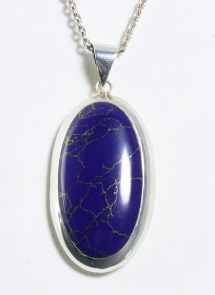 Grote ovale hoogglans zilveren hanger met lapis lazuli aan ketting