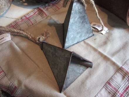 Metalen bel piramide