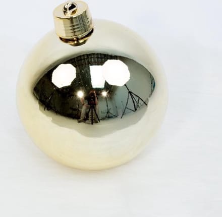 1 Onbreekbare kerstbal in koker diameter 20 cm champagne glanzend