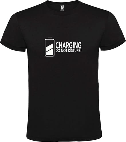 Zwart T-Shirt met “ Charging / Do NOT Disturb “ afbeelding Wit Size XL
