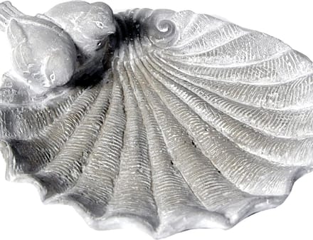 Mega Collections Vogelbad/voederschaal - schelp - grijs - cement - D23 x H7 cm - drinkschaal voor tuinvogels
