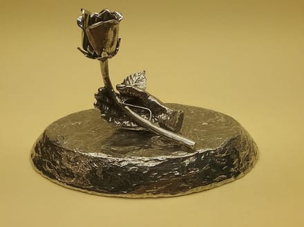 Urn handje met roos groot