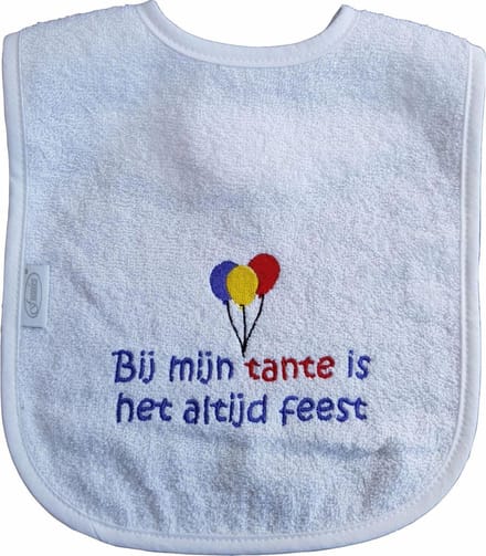 Witte slab met "Bij mijn tante is het altijd feest"