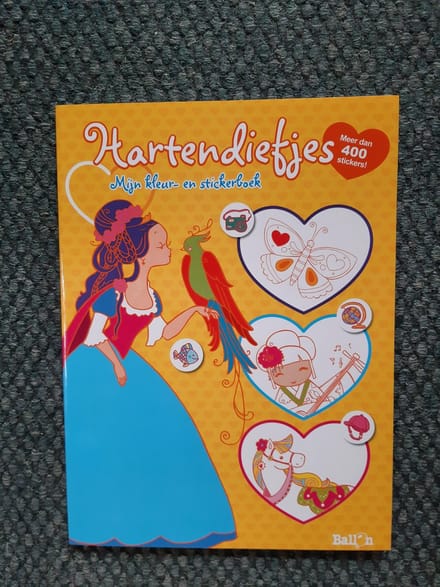 Hartendiefjes - Kleur- en stickerboek (geel) 4+