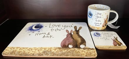Alex Clark Mok, Placemat(MEDIUM FORMAAT)en Coaster Set Love you to the moon & back ~ Konijnen