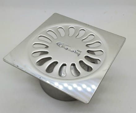 DOUCHEPUT DEKSEL 82 MM X 82 MM - VIERKANTE PUTROOSTER - RVS – GEPOLIJST - 3kN BELASTBAAR