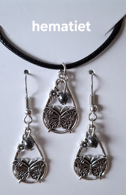 Set "Hematiet" Waterdruppel / Vlinder Ketting / Oorbellen