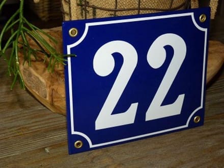 Emaille huisnummer 18x15 blauw/wit nr. 22