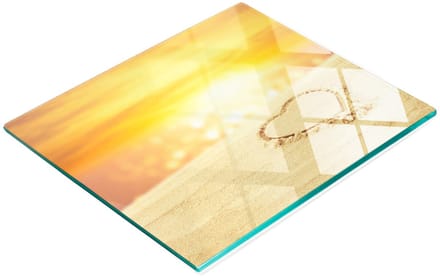 Decoratieve serveerplank van glas in de vorm van een hart op een zandbodem, 60x52 cm
