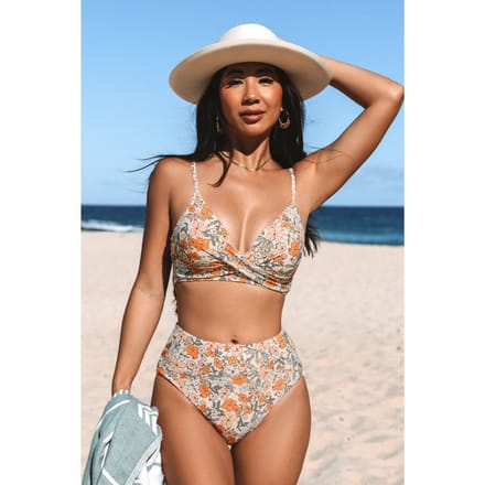 Bralette retorcido con estampado floral y bikini de cintura alta empalmado