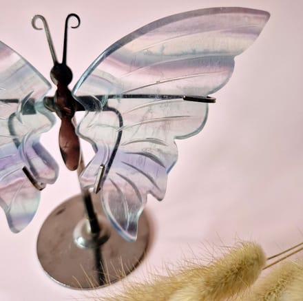 Candy Fluorite Butterfly Edelsteen Crystal Carving met Metalen Standaard vlinder