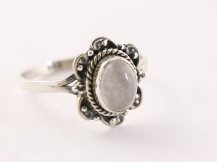 Fijne bewerkte zilveren ring met rozenkwarts - maat 18.5