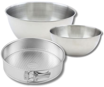 Set bestaande uit 1 springvorm 28 cm, 1 spatel Zenker en 2 mengkommen van roestvrij staal Fackelmann