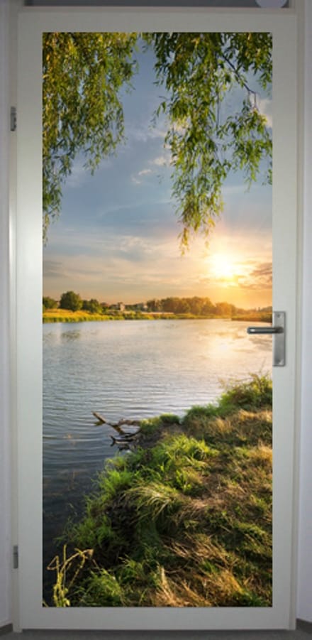 Deurposter 'Wilg aan de rivier' - deursticker 75x195 cm
