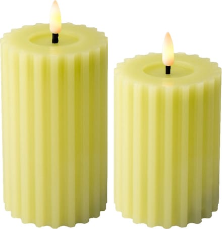 Luxe LED kaarsen/stompkaarsen - set 2x - groen ribbel - D7,5 x H12,5 en H15 cm - timer