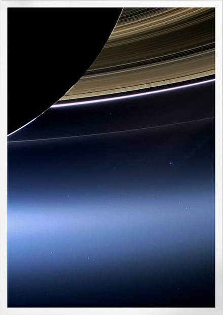 Cassini's Pale Blue Dot | Space, Astronomie & Ruimtevaart Poster | B2: 50x70 cm
