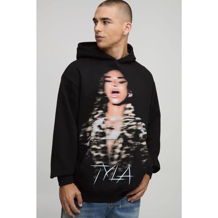 Zwarte oversized Tyla licentiebedrukte hoodie | Black | Size Medium