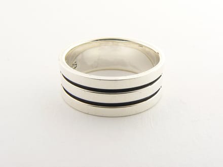 Zilveren ring met zwarte banden - maat 17