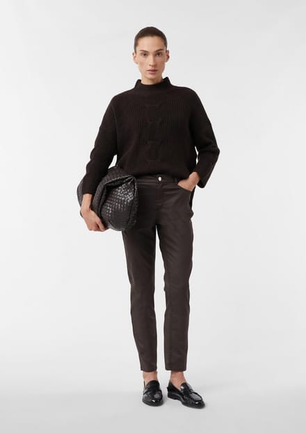 Slim fit coated cotton blend five pocket trousers voor vrouwen COMMA
