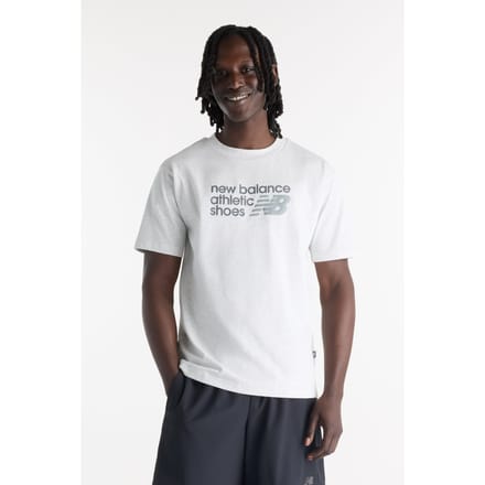 New Balance Athletics Premium Relaxed Chest Logo T-shirt Ash Heather Größe: M | Basic T-Shirts Outlet | Herren