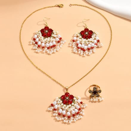 Ensemble de trois pièces de collier, boucles d'oreilles et bagues avec perles et fleurs, accessoires simples et scintillants à la mode rouge