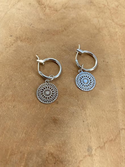 Joboly Hippe mandala musthave oorbellen - Dames - Zilverkleurig