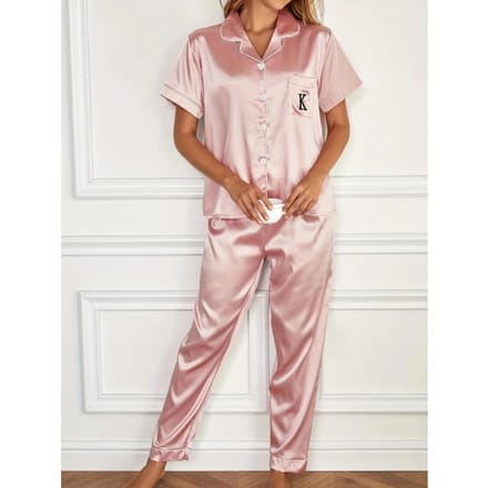 Zachte Satijnen Geborduurde Pyjama Set Lichtgewicht Blouse met Knopen Pyjama Top & Pyjamabroek met Elastische Tailleband S roze