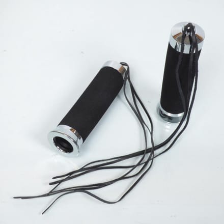Paire de poignée de guidon mousse noir avec frange et embout chromé pour moto custom