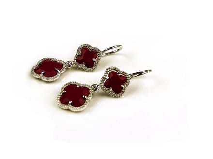 model Double Fiori klein oorringen in zilver rode klavers