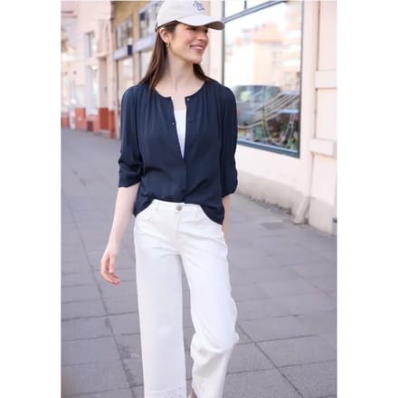 3/4 mouw blouse met ronde hals en knopen