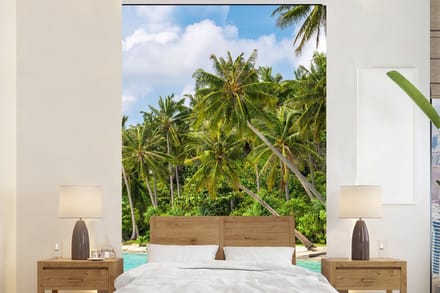 Behang - Fotobehang Palmboom - Zee - Tropisch - Breedte 155 cm x hoogte 240 cm