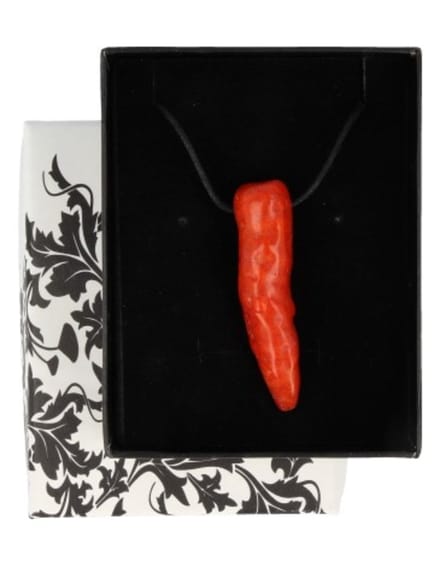 Chili Koraal hanger aan waskoord (imitatie)