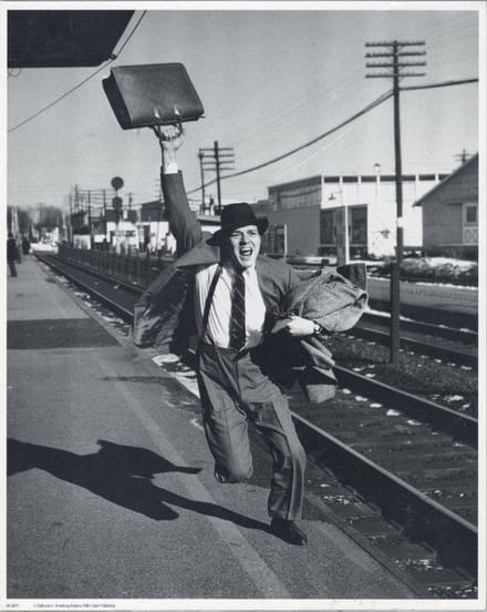 Mini zwart-wit poster - Man Chasing Train - H. Armstrong Roberts - 24x30 cm