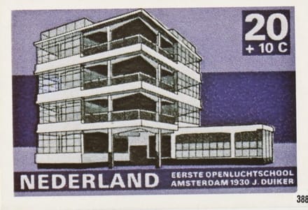Briefkaart met afbeelding 1e openluchtschool Amsterdam 1930 postzegel