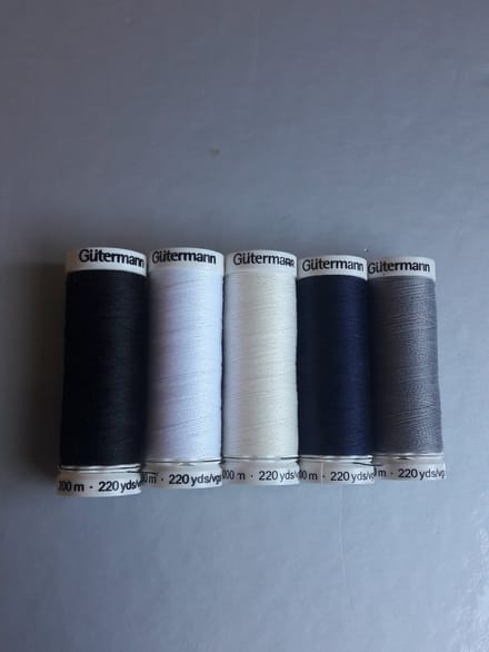 Gütermann allesnaaigaren 5 x 200 meter zwart/wit/off white / grijs/donker blauw