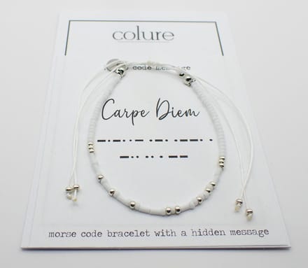 Colure® morse code armband glanzendwit Carpe Diem