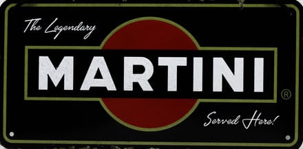 Wandbord - The Legendary Martini Served Here
