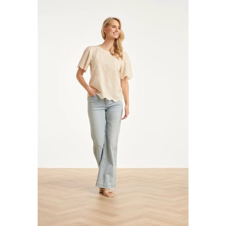Smashed Lemon Crème broderie top met korte mouwen en scallop zoom |