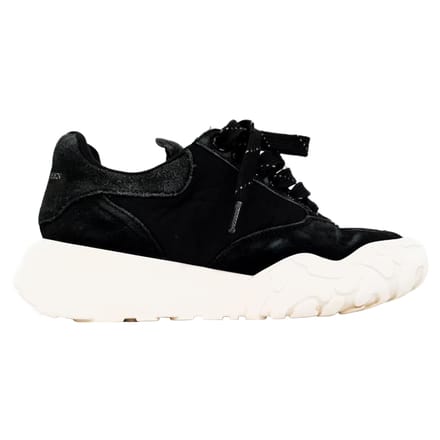 Alexander Mcqueen Court Chunky Sneakers in Zwart Suède