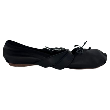 Miu Miu Ballerina's met Gespaccent in Zwart Leer