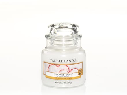 Yankee Candle - Snow In Love Classic Medium Geurkaars - 90 branduren