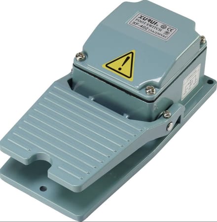 TRU Components XF-402 voetschakelaar 250 V/AC 15A 1 pedaal 1 afsluiter 1 stuk.